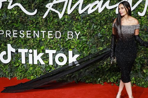 British Fashion Awards 2021 | Όλες οι εμφανίσεις των celebrities στο κόκκινο χαλί