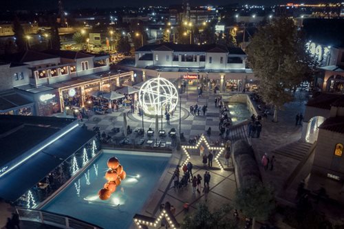 Χριστουγεννιάτικα ψώνια με φόντο το πιο παραμυθένιο σκηνικό