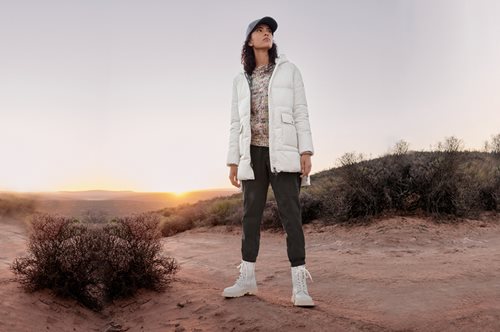 Το πιο ζεστό και cozy πανωφόρι | Αυτό το Camel Active μπουφάν θα σε συντροφεύσει όλο τον χειμώνα