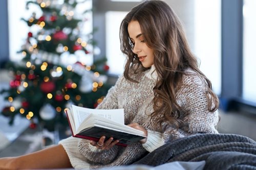 Ζήσε την μαγεία των γιορτών με ένα βιβλίο