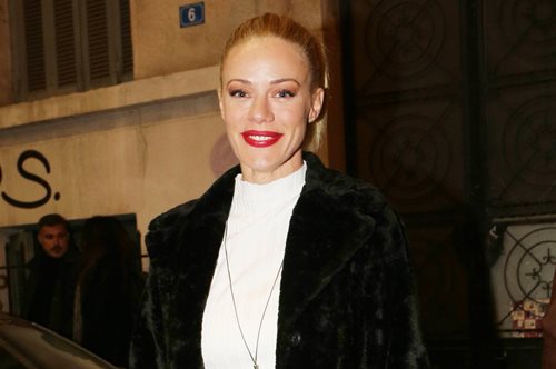 29 χρόνια πριν: Η μελαχρινή Ζέτα Μακρυπούλια ποζάρει με μαγιό σε ηλικία 17 ετών