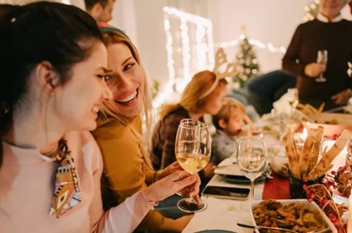 Πώς να μην πάρεις κιλά κατά την εορταστική περίοδο; 6 συμβουλές για να το πετύχεις