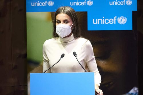 Η εμφάνιση της Βασίλισσας Λετίσια με σέξι κόκκινες μπότες, είναι ό, τι πιο ανατρεπτικό είδαμε σήμερα