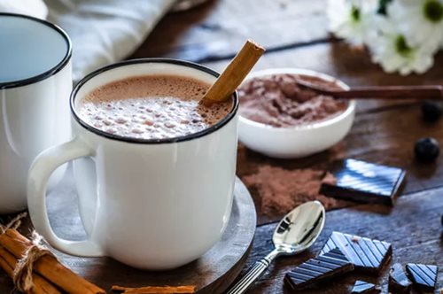 Vegan ρόφημα σοκολάτας: Ό,τι καλύτερο για τα κρύα απογεύματα των γιορτών