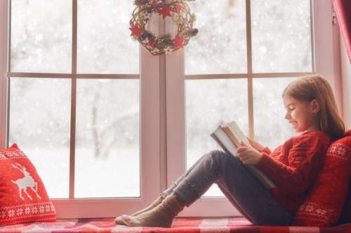 Παιδικά βιβλία που στολίζουν τις γιορτινές μας μέρες