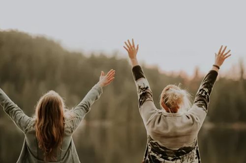 Έρευνα του Χάρβαρντ αποκαλύπτει τα κλειδιά της ανθρώπινης ευτυχίας