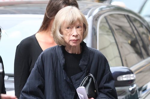 Joan Didion | Πέθανε η μεγάλη Αμερικανίδα συγγραφέας και δημοσιογράφος