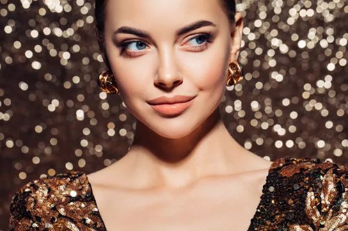 Το ιδανικό μακιγιάζ για να υποδεχτείς το 2022 με στιλ (και λάμψη)
