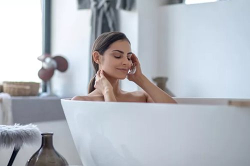 Πώς να χαλαρώσεις στο μπάνιο σου μετά από μια εξαντλητική ημέρα