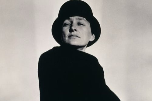 Τζόρτζια Ο’ Κιφ: Όταν η διάσημη ζωγράφος βρέθηκε πίσω από τον φωτογραφικό φακό