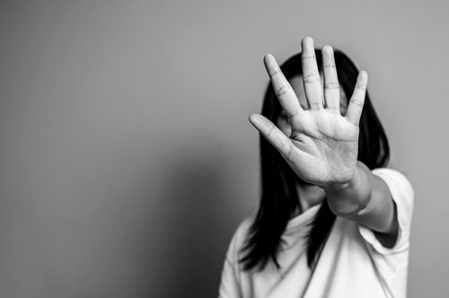 Κλιμάκωση της ενδοοικογενειακής βίας το 2021: 19 περιστατικά την ημέρα το 2021 