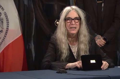 Το κλειδί της πόλης παρέδωσε τιμητικά ο Δήμαρχος της Νέας Υόρκης στην Πάτι Σμιθ