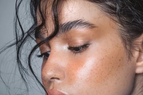 Πώς να κάνεις botox στο σπίτι με φυσικό και ανέξοδο τρόπο σύμφωνα με το TikTok