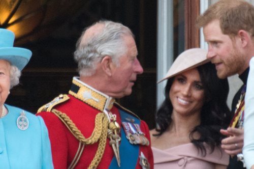 Ο πρίγκιπας Κάρολος προσκάλεσε τον πρίγκιπα Χάρι στο Παλάτι για να γνωρίσει την εγγονή του 