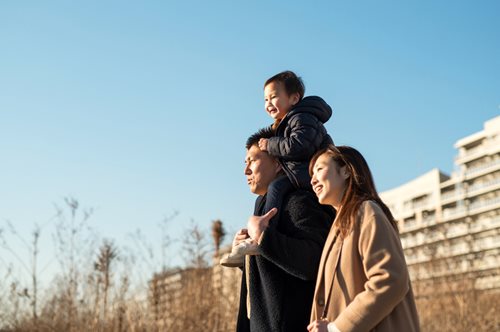 Ο δωρητής σπέρματος της είπε ψέματα για την καταγωγή του και εκείνη έδωσε το παιδί της για υιοθεσία