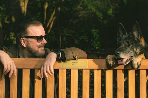 Το Netflix χαρίζει παγκάκια με την επιγραφή «Η ελπίδα είναι το παν»