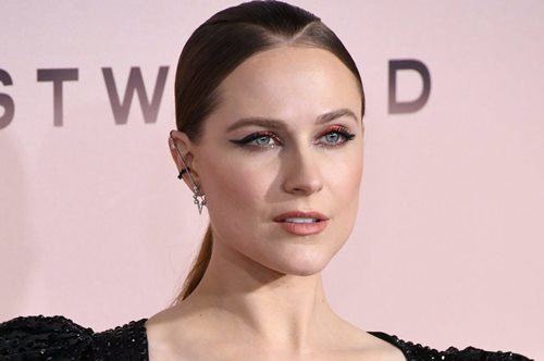 «Με βίασε μπροστά στην κάμερα»