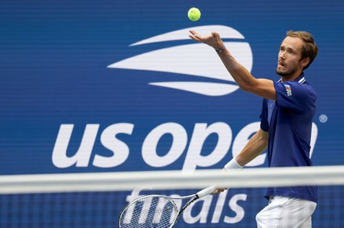 «Πόσο χαζός μπορεί να είναι; Ο βλάκας»: Έξαλλος ο αντίπαλος του Τσιτσιπά