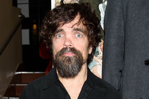 Ο Πίτερ Ντίνκλατζ δεν νιώθει καθόλου καλά με την ταινία «Η Χιονάτη και οι Επτά Νάνοι»