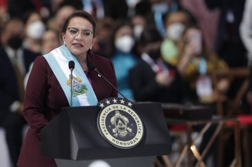 Η Σιομάρα Κάστρο είναι η πρώτη γυναίκα Πρόεδρος της Ονδούρας