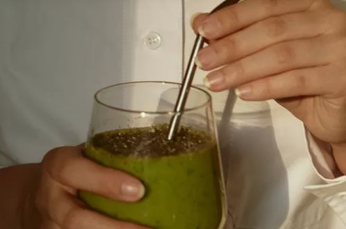 Τι σημαίνει όντως υγιεινή διατροφή; Μήπως οι healthy τάσεις μάς οδηγούν σε παγίδα τελικά;