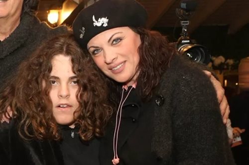 Νένα Χρονοπούλου | «Το παιδί μου έκανε 5 χρόνια να συνέλθει από ακατάλληλο ίδρυμα»