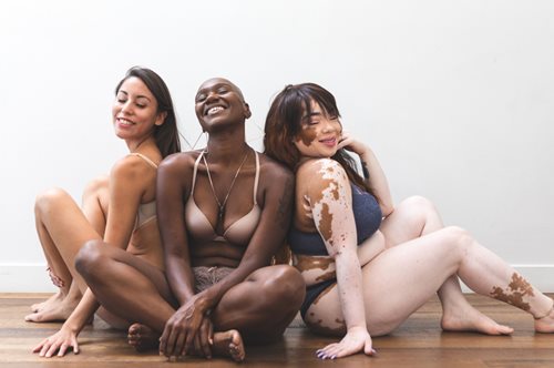 Γιατί είναι τόσο δύσκολο να αποδεχτούμε και να αγαπήσουμε το σώμα μας;