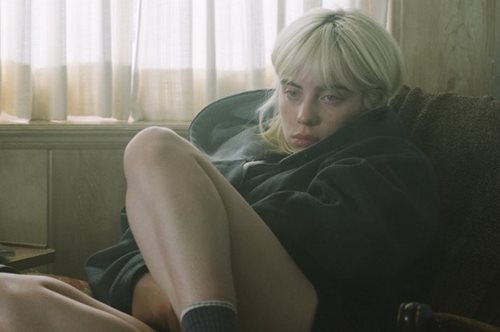 Όταν η Μπίλι Άιλις «πνίγηκε» για να δεις τι σημαίνει για τις γυναίκες το body shaming