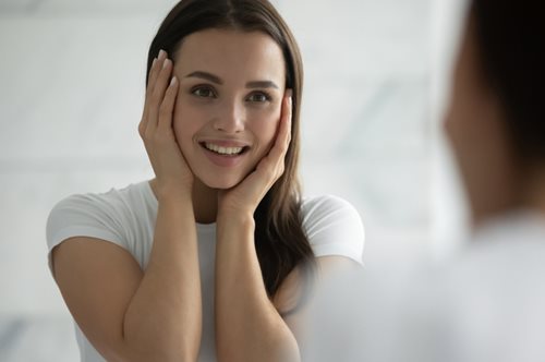 3 εύκολοι τρόποι για να καταπολεμήσεις τους μαύρους κύκλους κάτω από τα μάτια