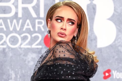 Η Adele επαναφέρει τις απόλυτες γόβες των 80s