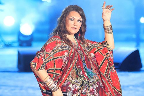 H Kαίτη Γαρμπή σε ηλικία 16 ετών με κατάξανθα μαλλιά