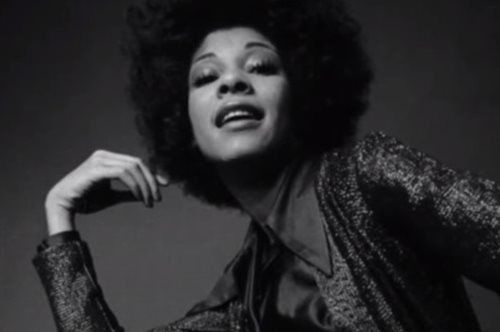 Queen of Funk: Η βραχνή φωνή και το ταλέντο της Μπέτι Ντέιβις δεν αναγνωρίστηκε όσο του άξιζε