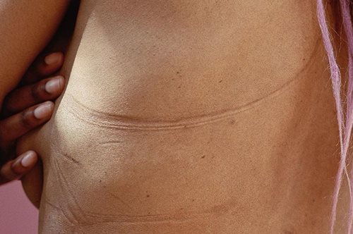 Η νέα καμπάνια της Adidas είναι μια ωδή στο γυναικείο στήθος