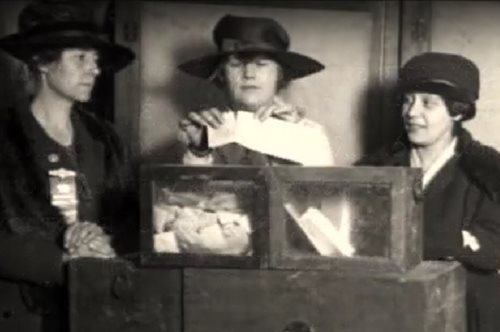 Οι Ελληνίδες προσέρχονται για πρώτη φορά στις κάλπες