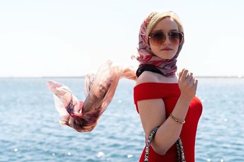 «Ιnventing Anna» λέγεται η νέα μίνι σειρά του Netflix με θέμα τη ζωή της Σόροκιν