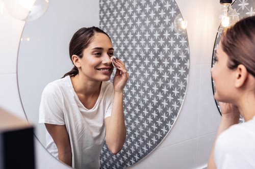 20, 30, 40+: Η σωστή skincare ρουτίνα που καλό είναι να ακολουθείς ανάλογα με την ηλικία σου