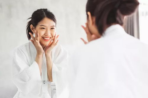 Μήπως το δέρμα σου είναι ξηρό και ξεφλουδίζει από το κρύο; Δες τι μπορείς να κάνεις