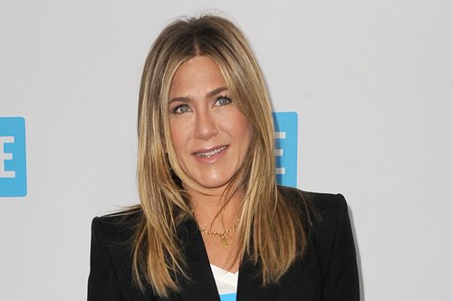 Jennifer Aniston | Η εντυπωσιακή εμφάνιση με χρυσό παντελόνι για τα γενέθλιά της