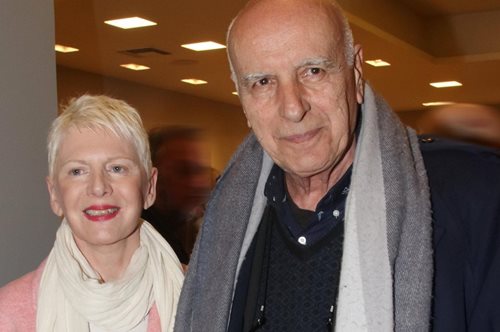 «Τριάντα χρόνια μετά, τα δυο μας χέρια ειναι ακόμα ενωμένα. Και θα είναι ενωμένα μέχρι το τέλος»