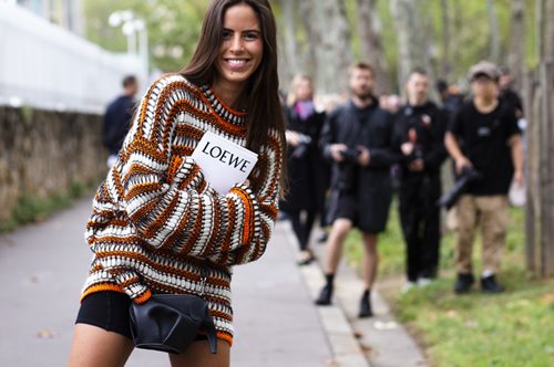 Τα στιλιστικά λάθη που πρέπει να αποφύγεις όταν φοράς mini φούστα