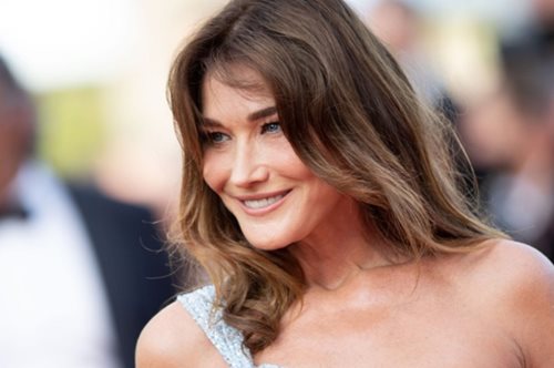 Η Κάρλα Μπρούνι μοιράστηκε τη συνταγή της για αυθεντική ιταλική σαλάτα