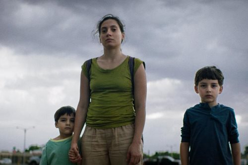 Οι «Μικροί Λύκοι» είναι μια συγκλονιστική ιστορία μετανάστευσης ιδωμένη μέσα από τα μάτια παιδιών