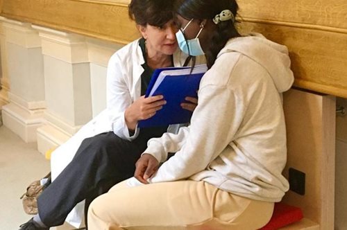 «Έχω ένα ποίημα για εσένα»: Καλλιτέχνες σε παίρνουν τηλέφωνο και σου διαβάζουν ένα ποίημα