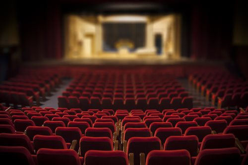 Η εμπειρία του θεάτρου πιο γρήγορη και πιο προσιτή