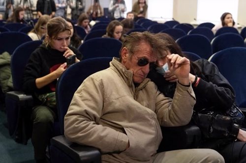 Ο Σον Πεν βρίσκεται στην Ουκρανία προκειμένου να γυρίσει ντοκιμαντέρ 