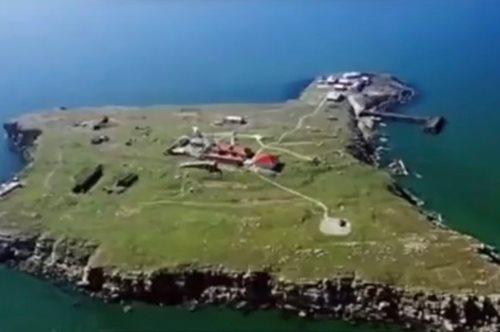 Το σύγχρονο ηρωικό «ΟΧΙ» είπαν οι 13 υπερασπιστές του νησιού Ζμείινι, στην Ουκρανία