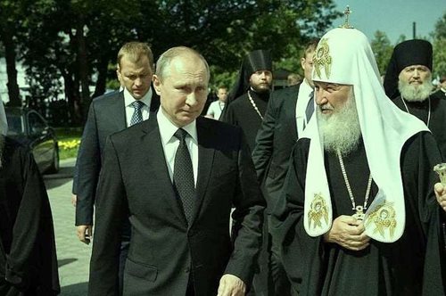 Η χυδαία σταυροφορία του Vladimir Putin