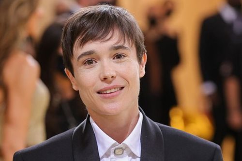 «Στέκομαι με τους τρανς νέους και τις οικογένειές τους»