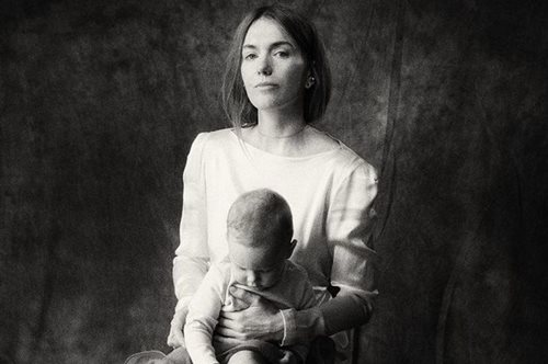 «Τη μια στιγμή προετοιμαζόμουν για την Εβδομάδα Μόδας στο Παρίσι, την άλλη ήμουν πρόσφυγας»