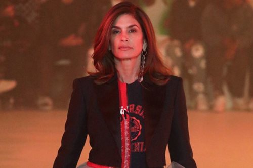 Super Reunion | Η Naomi Campbell, η Cindy Crawford και η Helena Christensen ξανά μαζί στην πασαρέλα